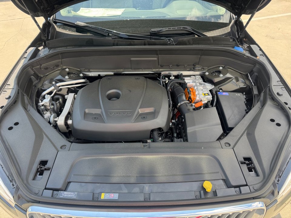 New 2025 Volvo XC90 T8 Plus w/ Protection Package Premier image 16