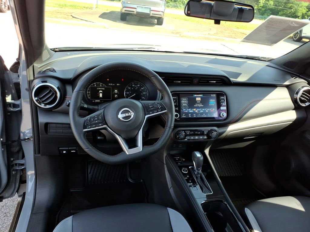 Certified 2023 Nissan Kicks SR w/ SR Premium Package FWD image 6