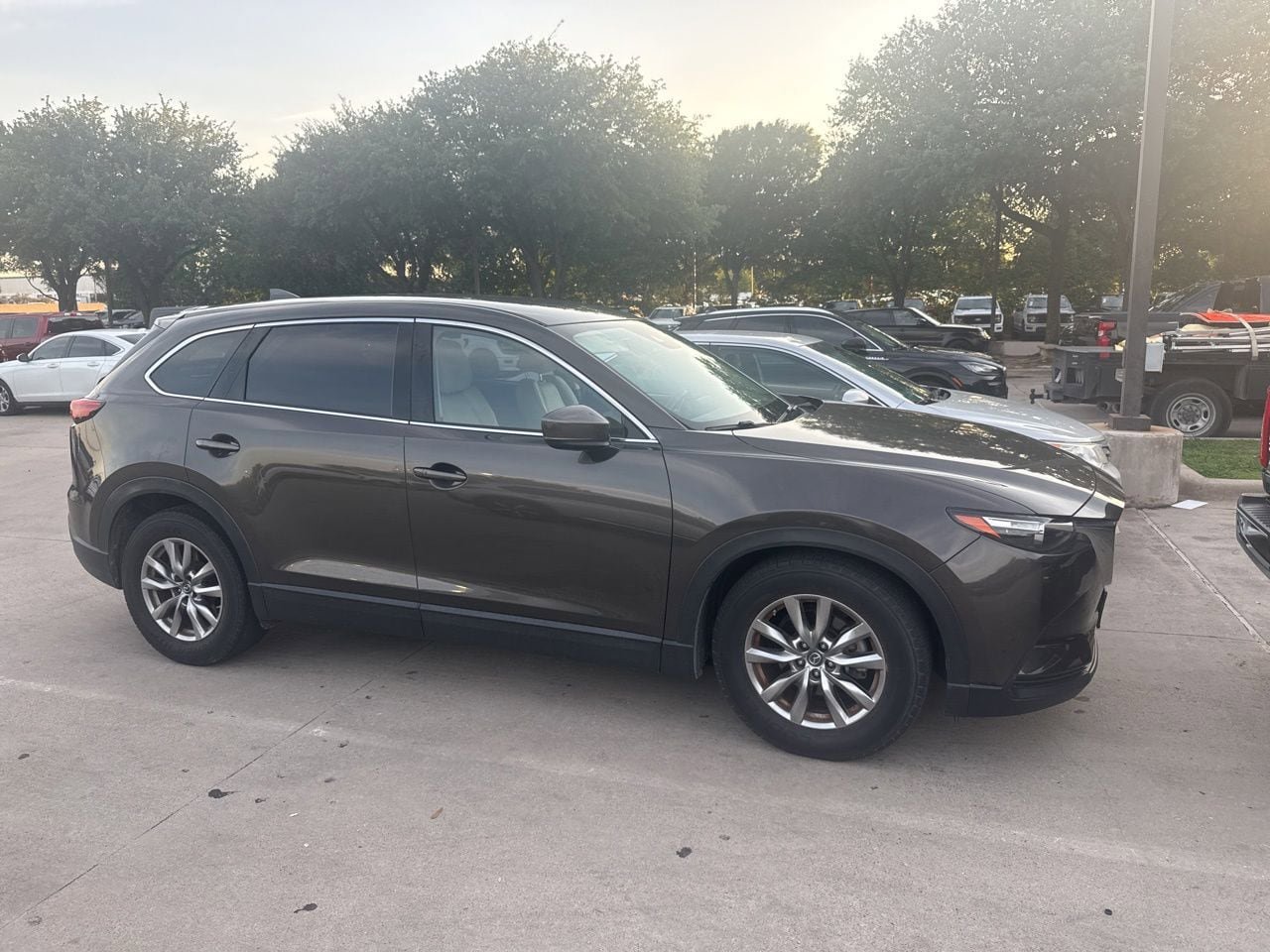 Used 2018 MAZDA CX-9 Touring FWD image 2