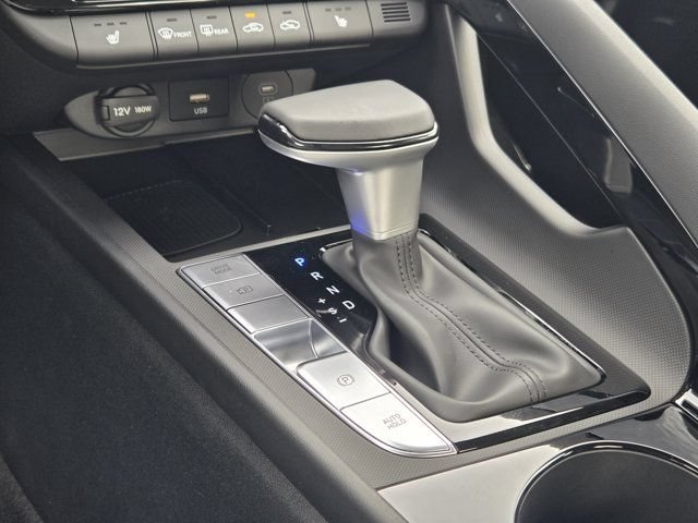 Certified 2026 Hyundai Elantra Limited FWD image 17