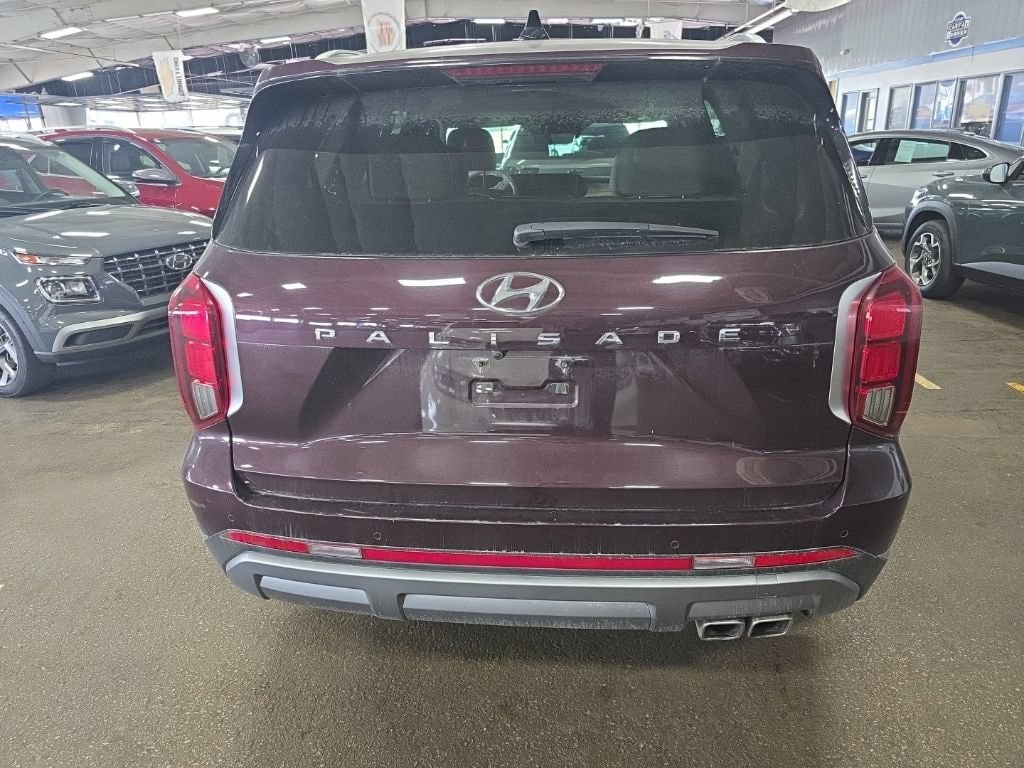 Used 2024 Hyundai Palisade Limited FWD image 3