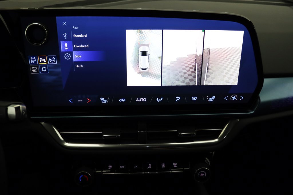 Certified 2024 Chevrolet Equinox EV LT FWD image 32