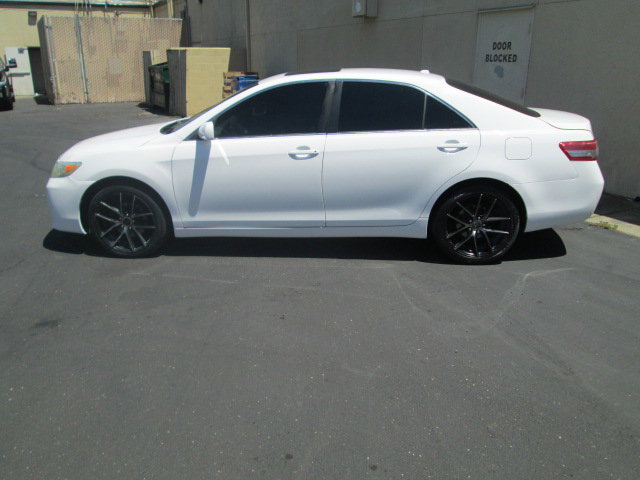 Used 2011 Toyota Camry XLE w/ SE/XLE Extra-Value Pkg image 2