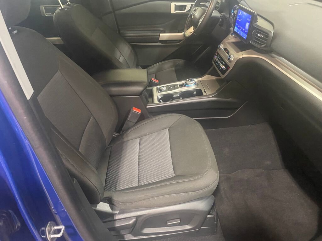 Used 2023 Ford Explorer XLT image 24