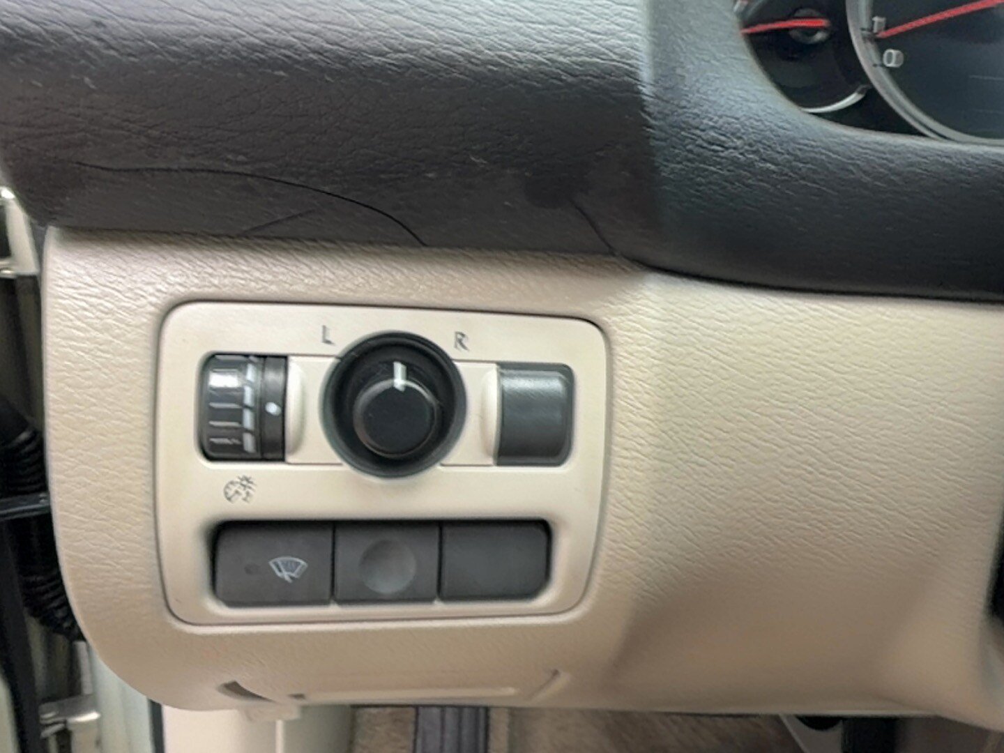 Used 2005 Subaru Outback 2.5i AWD/4WD image 11