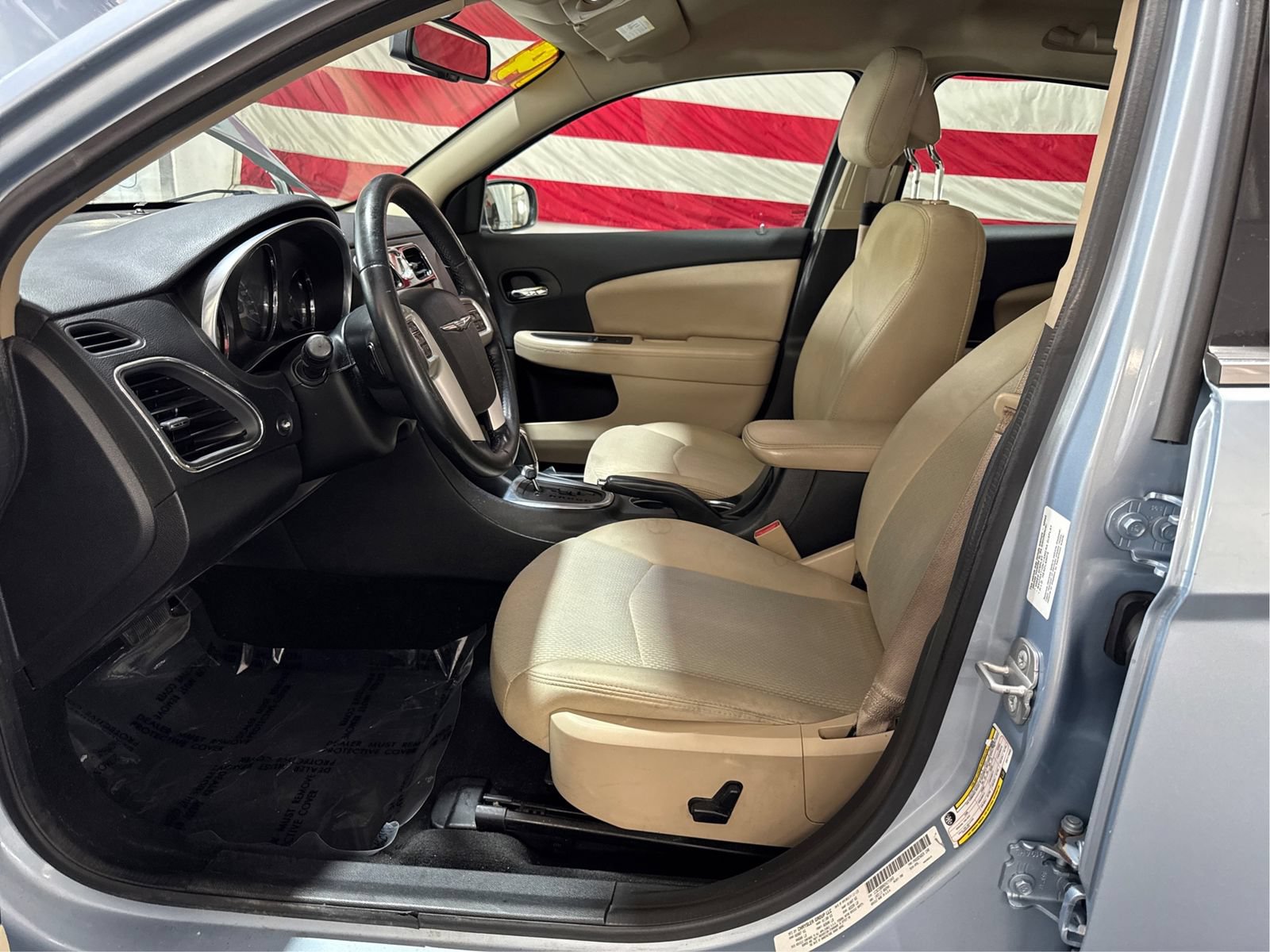 Used 2014 Chrysler 200 Touring FWD image 9