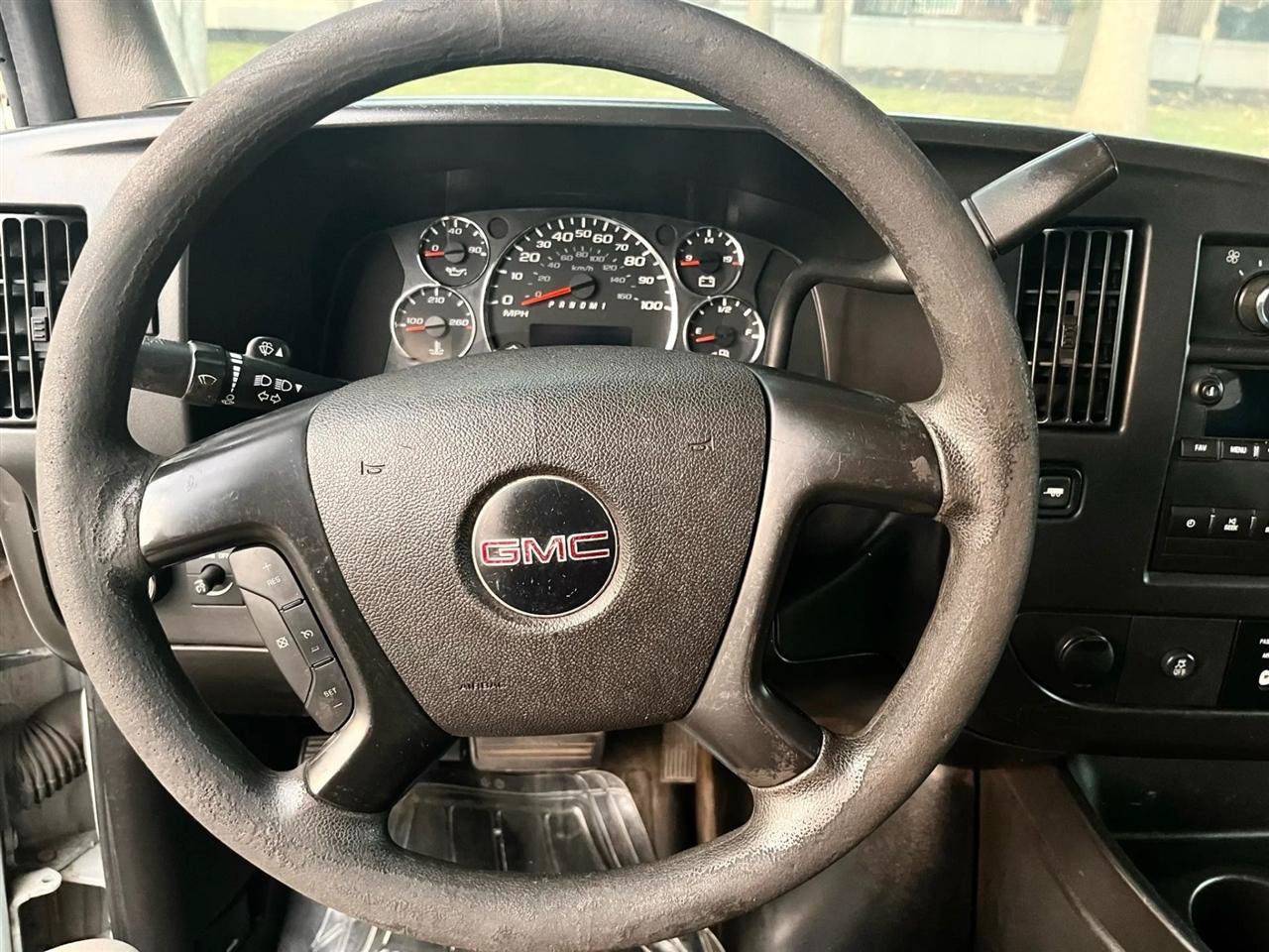 Used 2015 GMC Savana 3500 RWD image 4