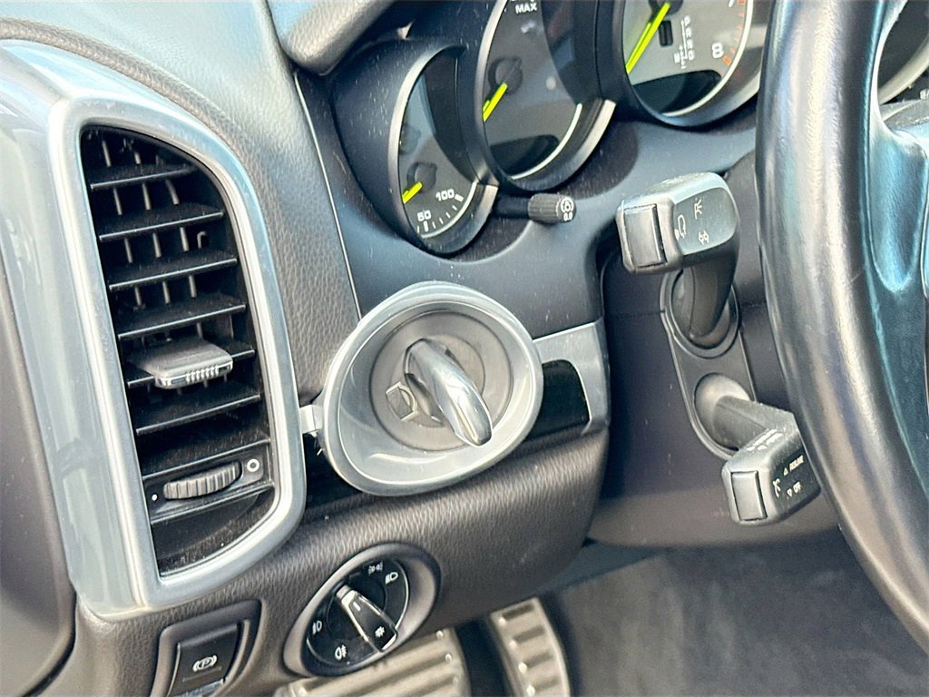 Used 2017 Porsche Cayenne S image 11