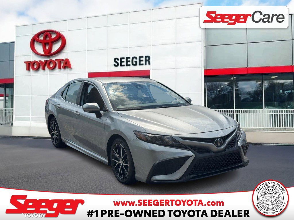 Used 2023 Toyota Camry SE FWD image 1