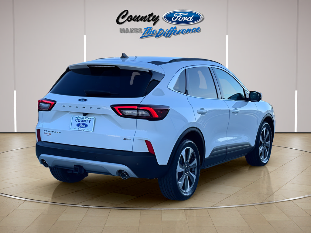 Used 2025 Ford Escape Platinum w/ Premium Technology Package FWD image 6