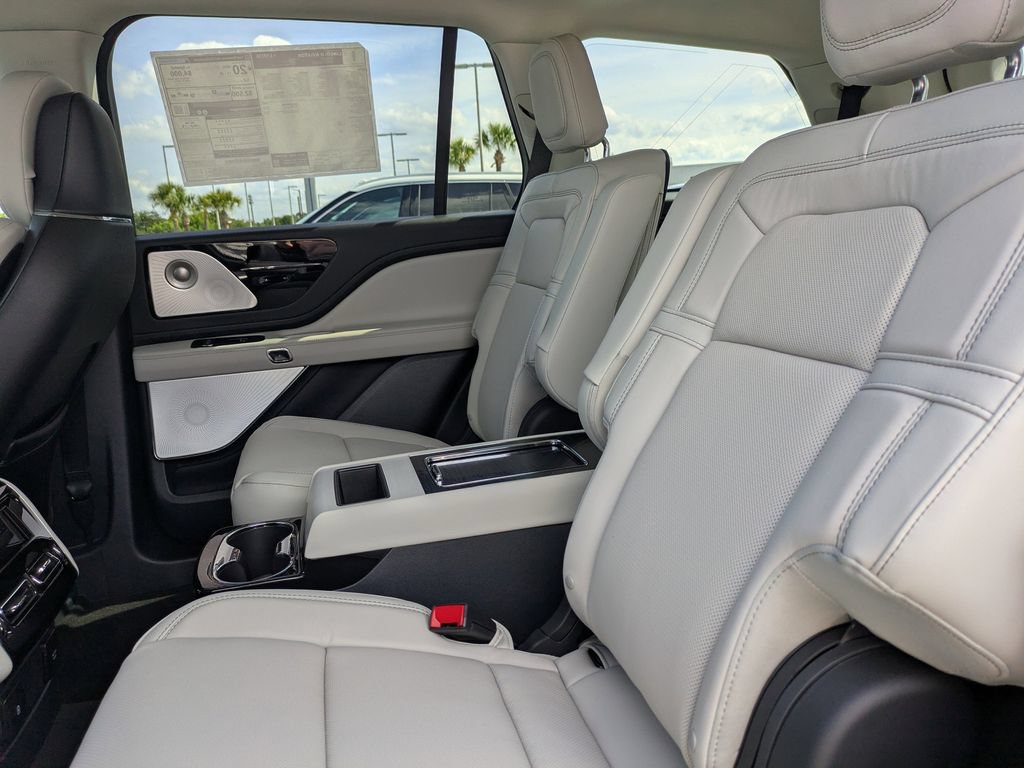 New 2026 Lincoln Aviator Reserve AWD/4WD image 17