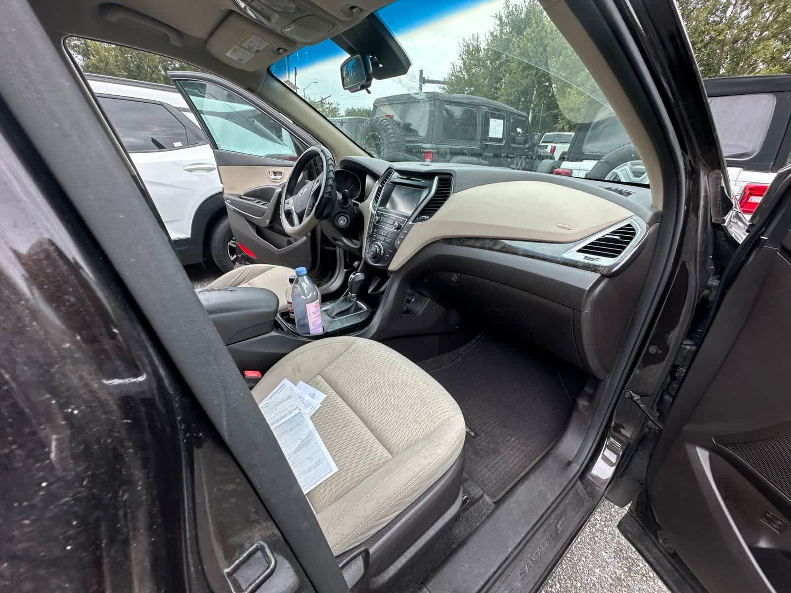 Used 2017 Hyundai Santa Fe SE FWD image 19