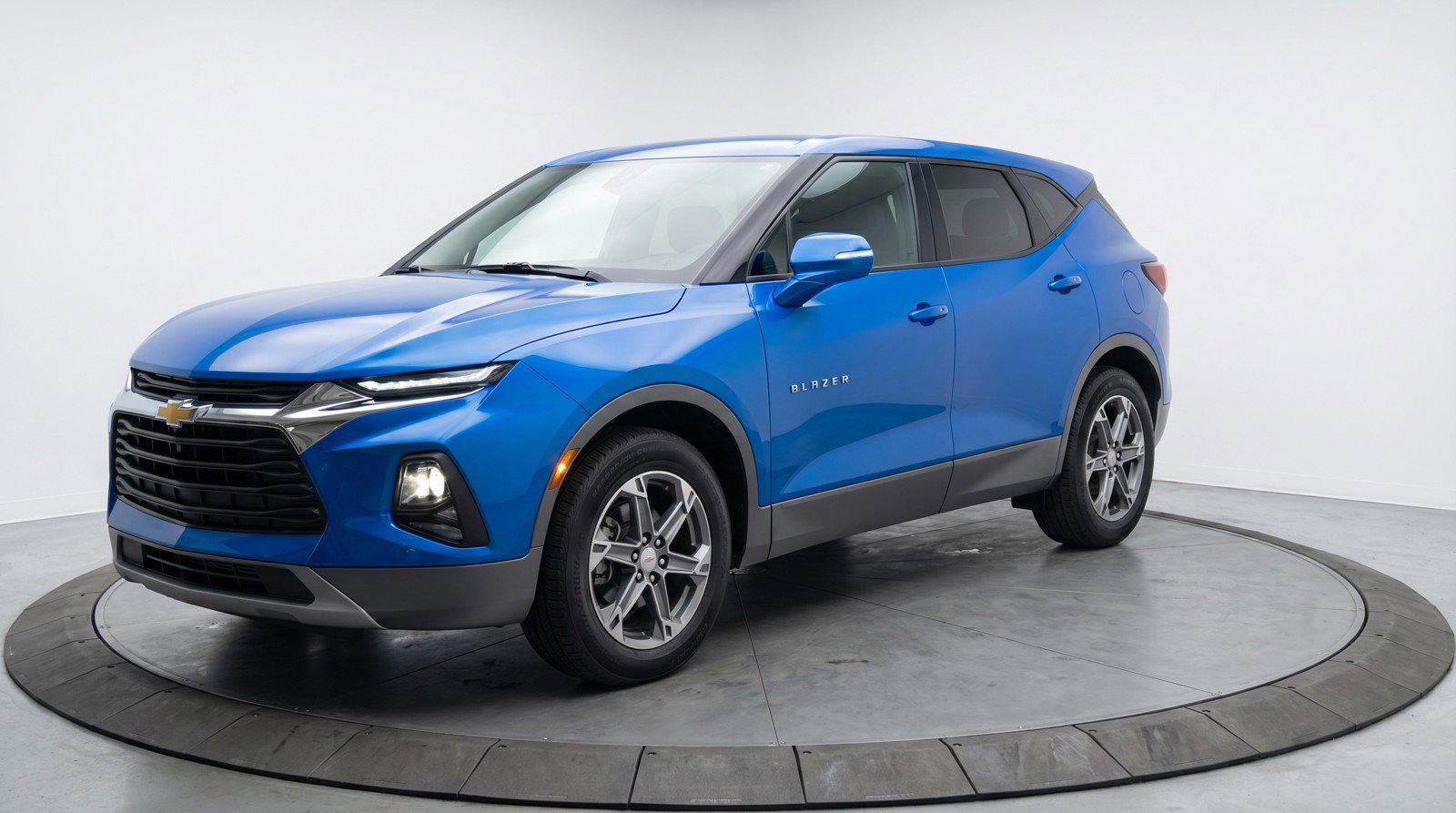 Used 2025 Chevrolet Blazer LT image 3