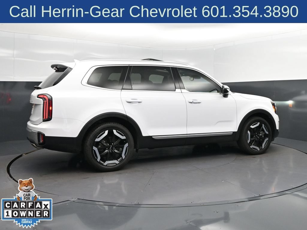 Used 2024 Kia Telluride EX w/ EX Captain's Chair Package FWD image 8