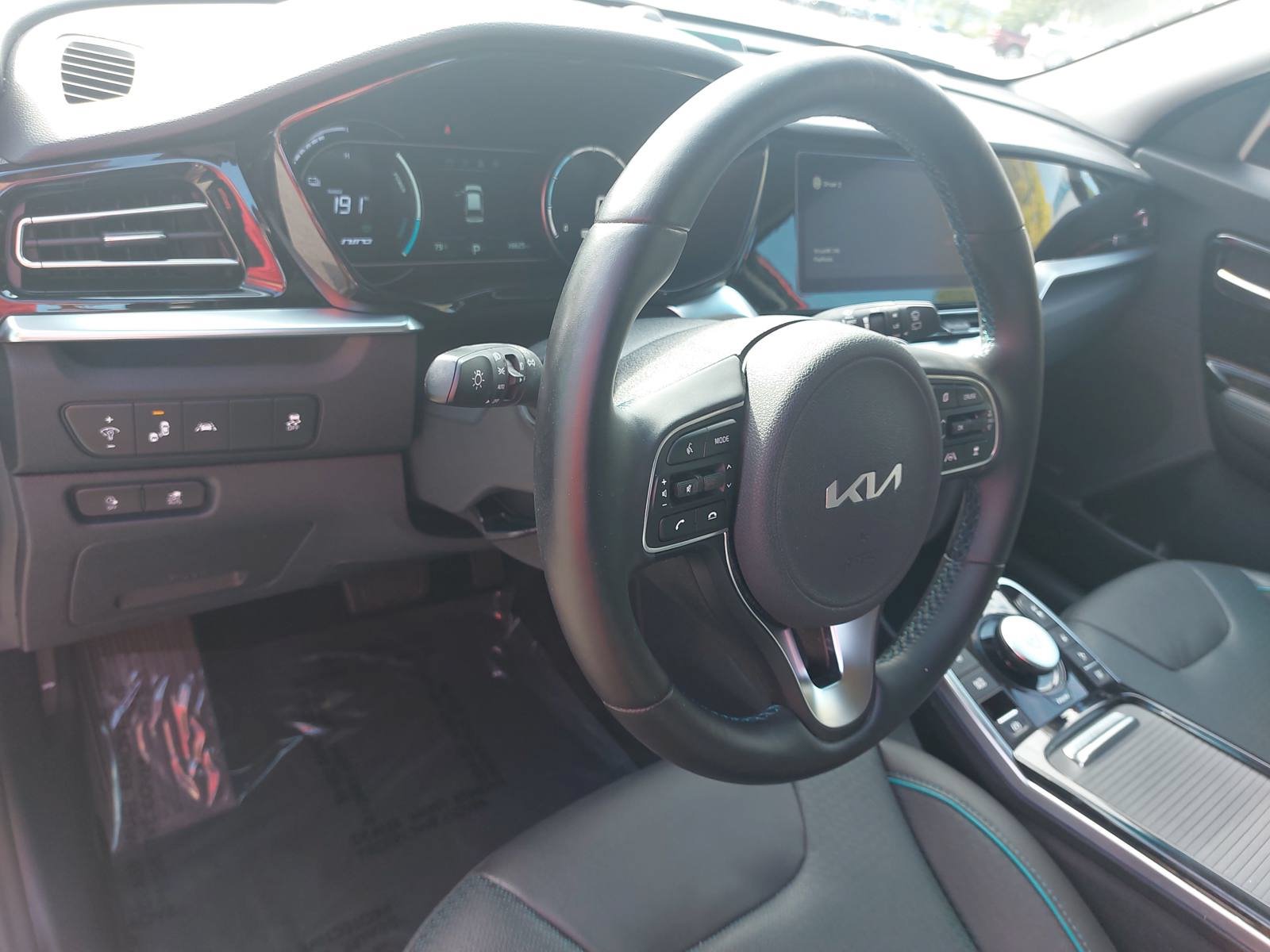 Used 2022 Kia Niro EX Premium w/ Cold Weather Package FWD image 15
