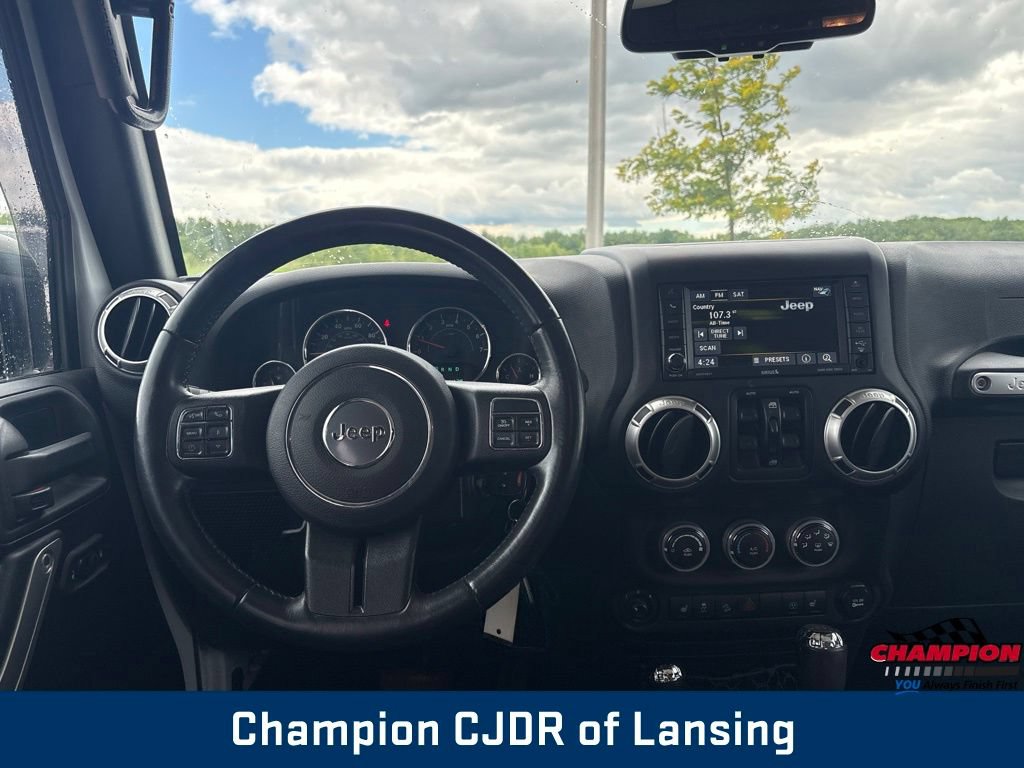 Used 2016 Jeep Wrangler Unlimited Rubicon w/ Connectivity Group AWD/4WD image 2
