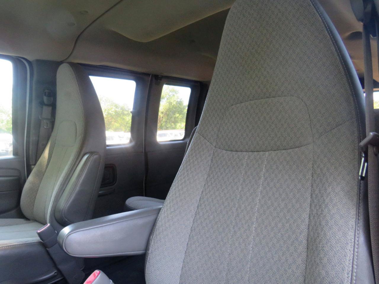 Used 2011 Chevrolet Express 3500 LS RWD image 14