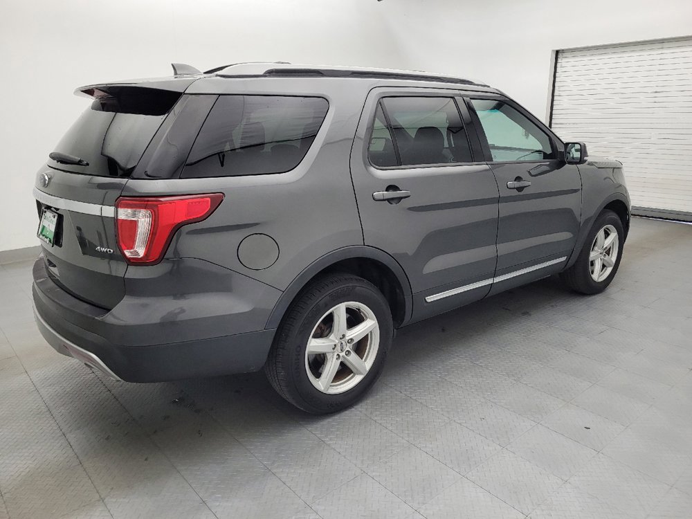 Used 2016 Ford Explorer XLT w/ Equipment Group 202A AWD/4WD image 10