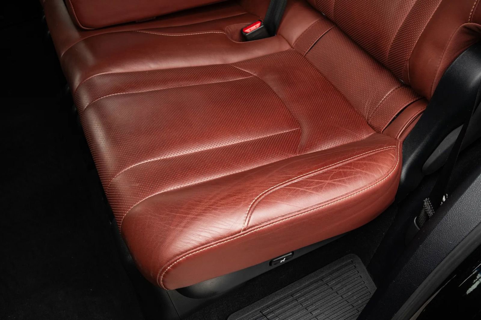 Used 2021 Lexus LX 570 4WD w/ Luxury Package image 43