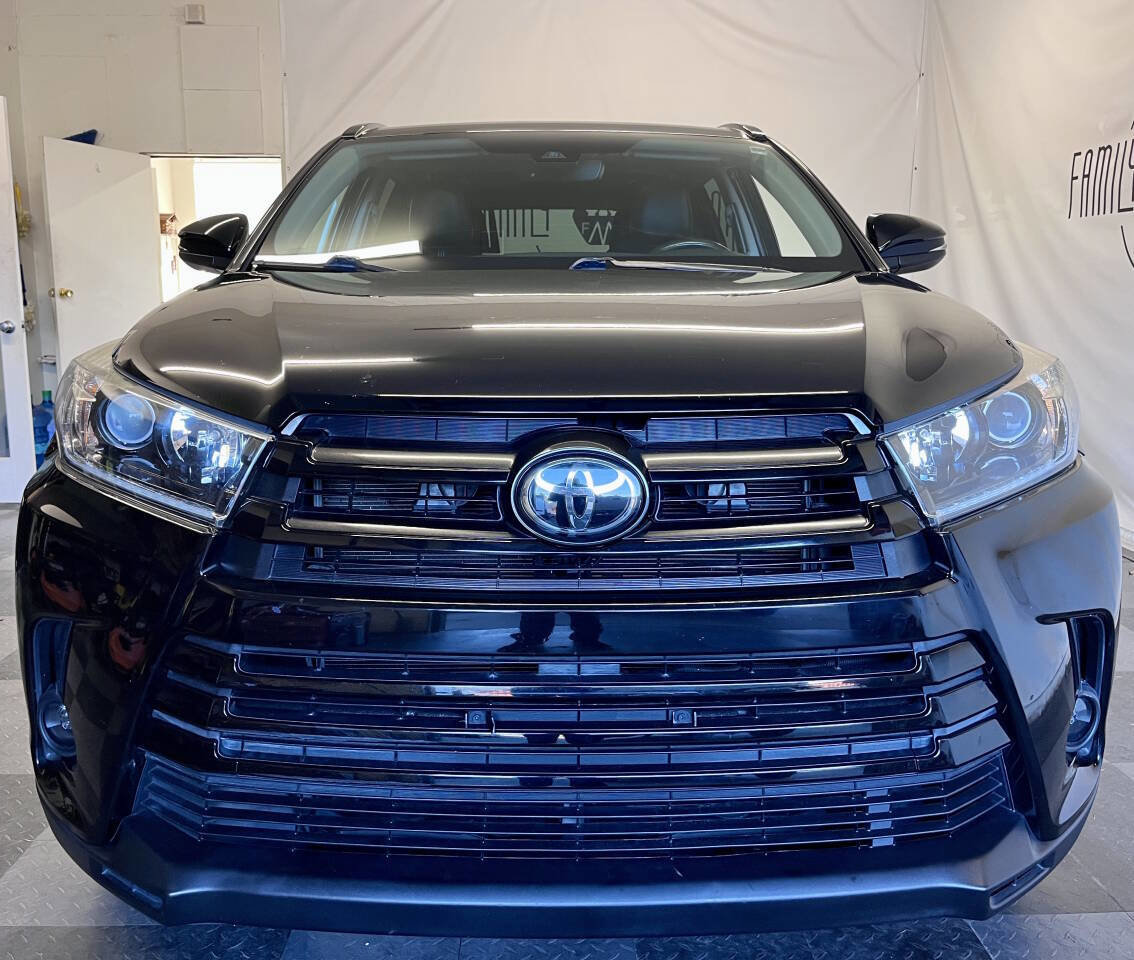 Used 2019 Toyota Highlander SE AWD/4WD image 9