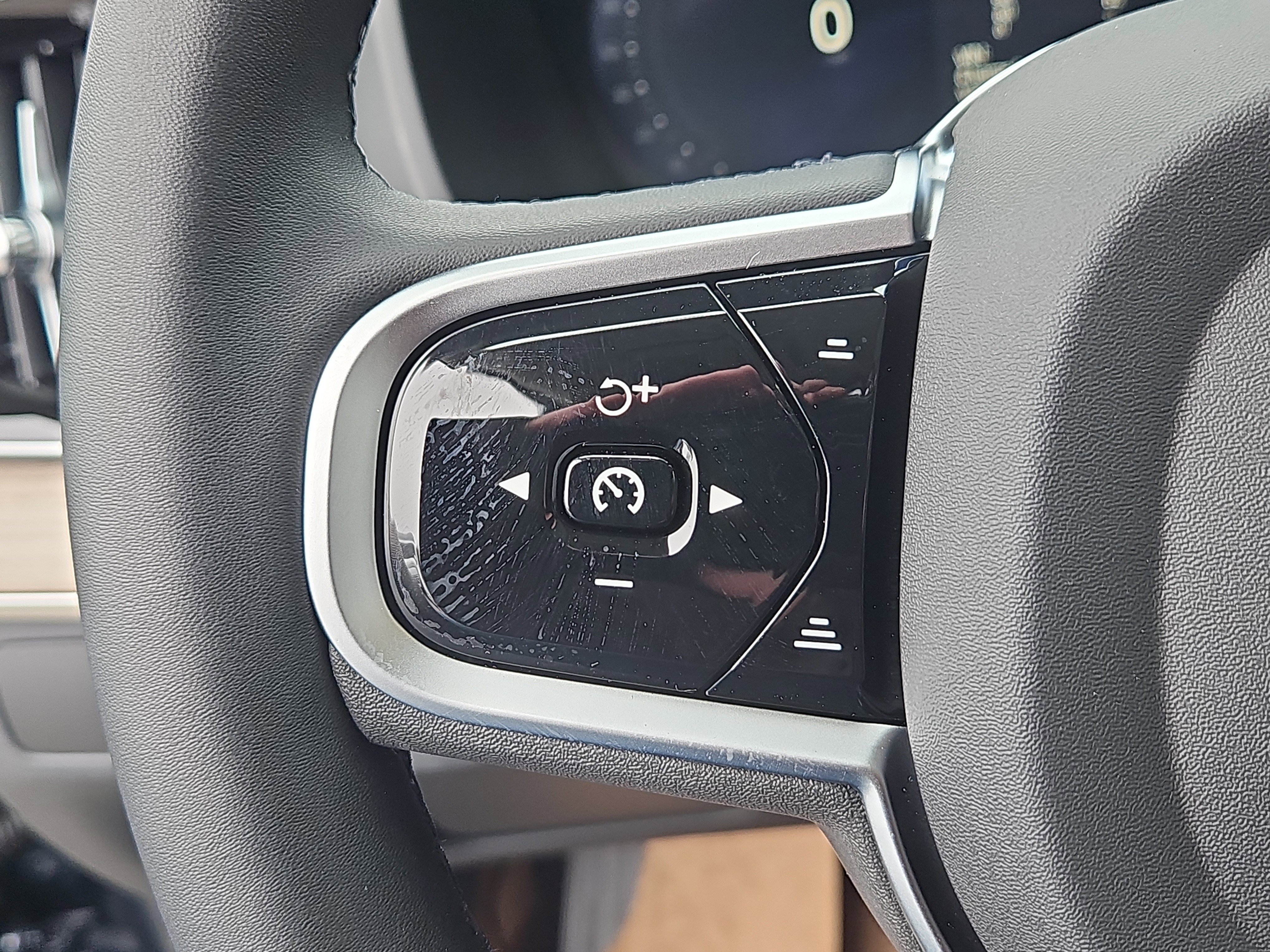 New 2026 Volvo XC90 B6 Plus w/ Protection Package Premier image 16