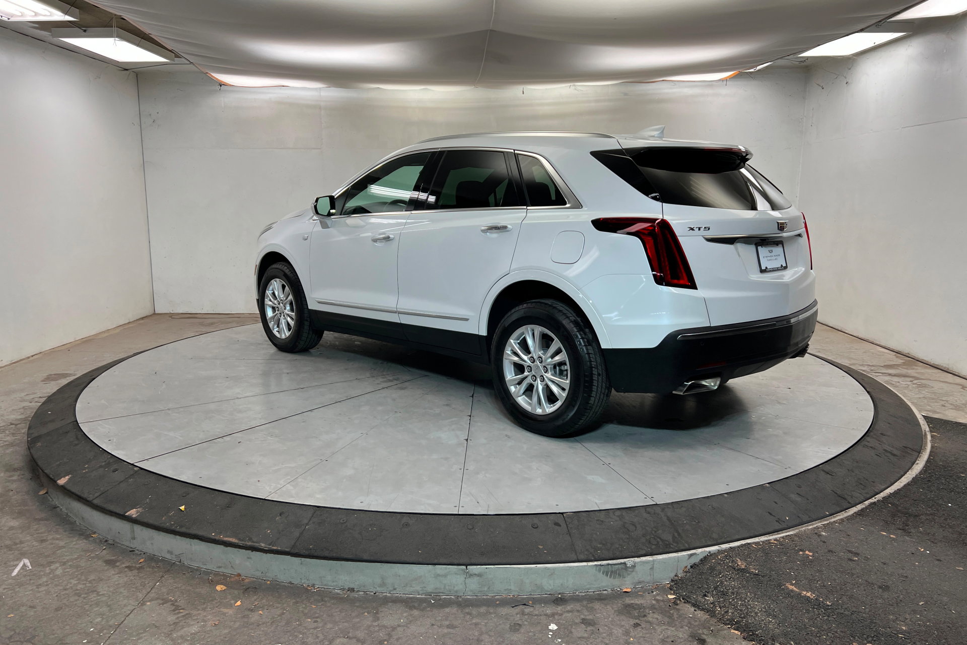 New 2025 Cadillac XT5 Luxury w/ LPO, Floor Liner Package image 3