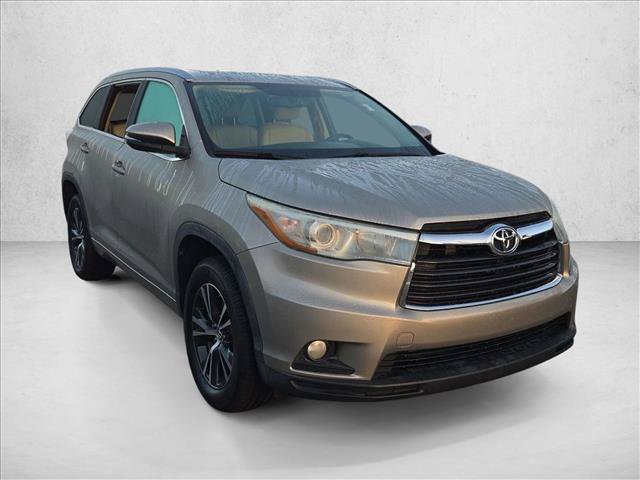 Used 2016 Toyota Highlander XLE FWD image 3