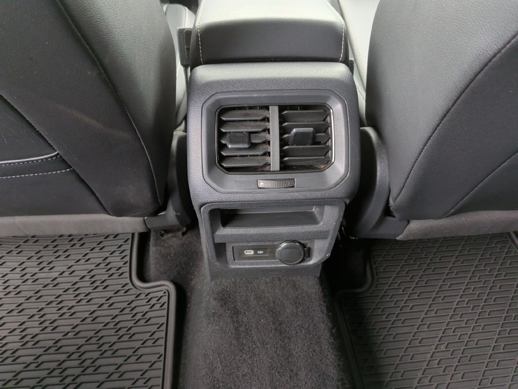 Used 2022 Volkswagen Tiguan SE AWD/4WD image 18