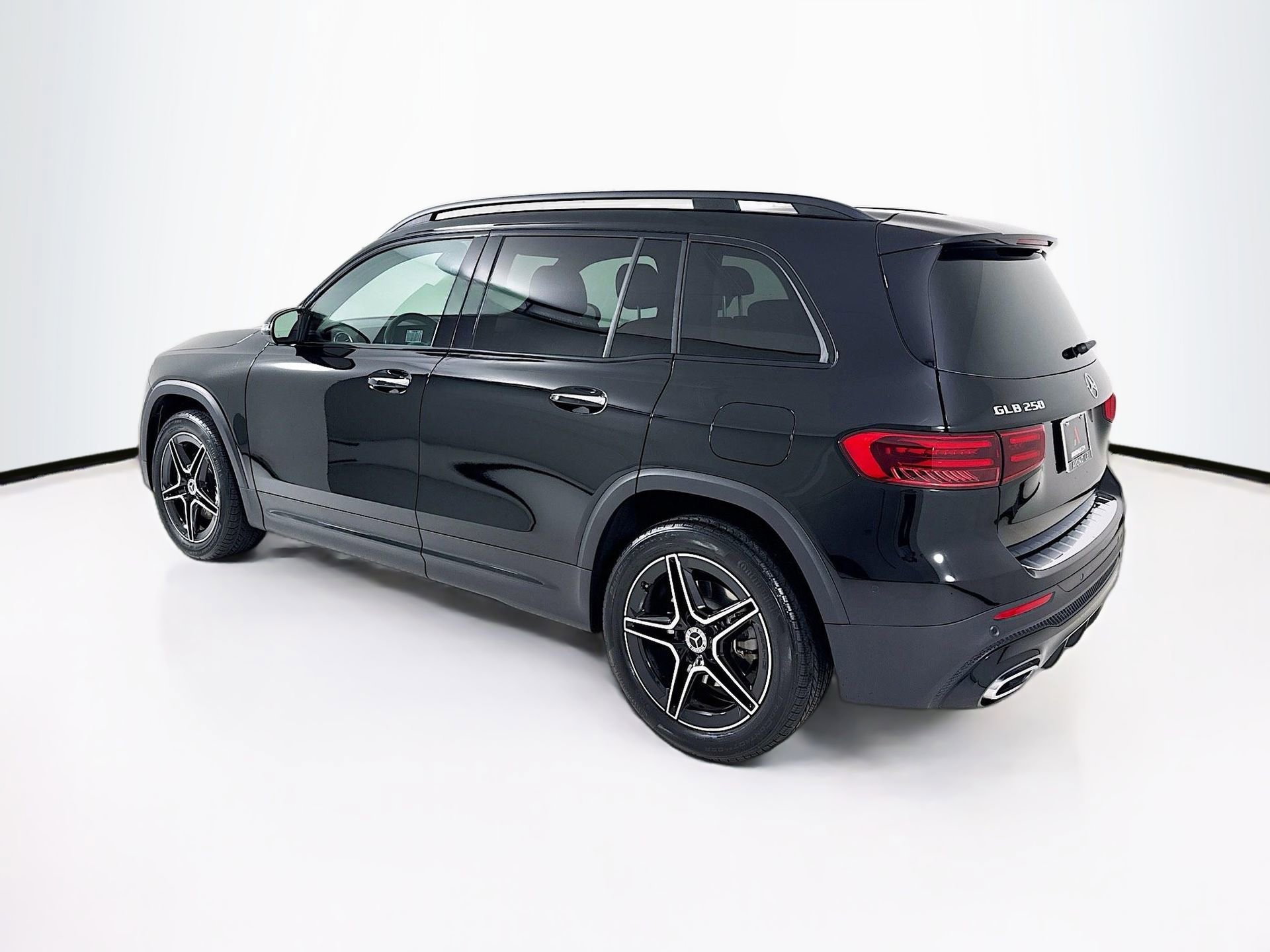 Used 2025 Mercedes-Benz GLB 250 image 6