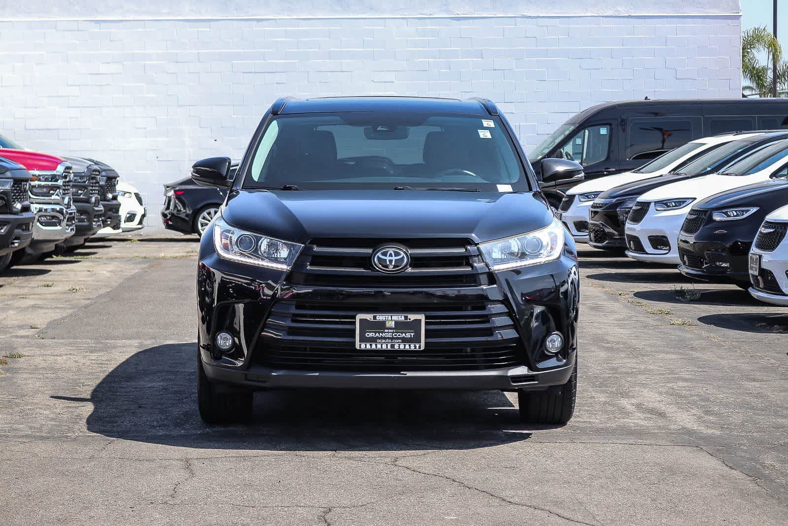 Used 2018 Toyota Highlander SE FWD image 2