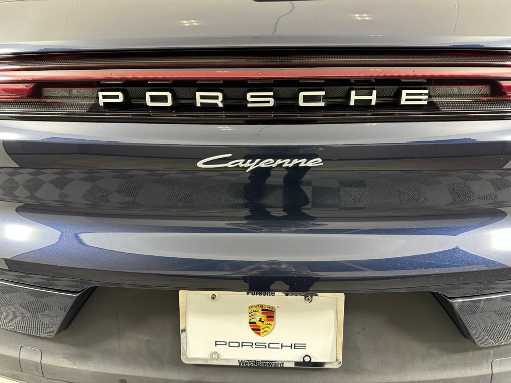 Certified 2024 Porsche Cayenne w/ Premium Package Plus (PFM) AWD/4WD image 14