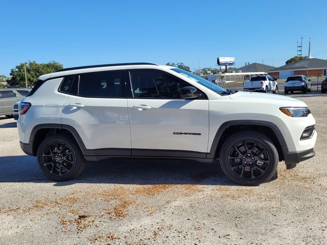 Used 2026 Jeep Compass Latitude AWD/4WD image 8