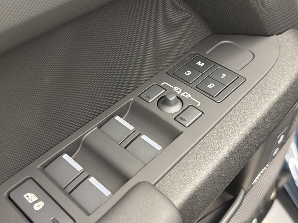 New 2026 Land Rover Defender 110 OCTA AWD/4WD image 21