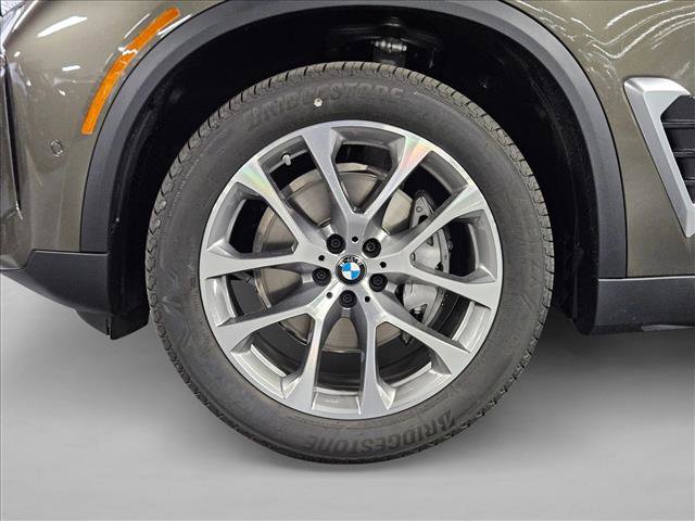 Used 2026 BMW X5 sDrive40i w/ Parking Assistance Package RWD image 9