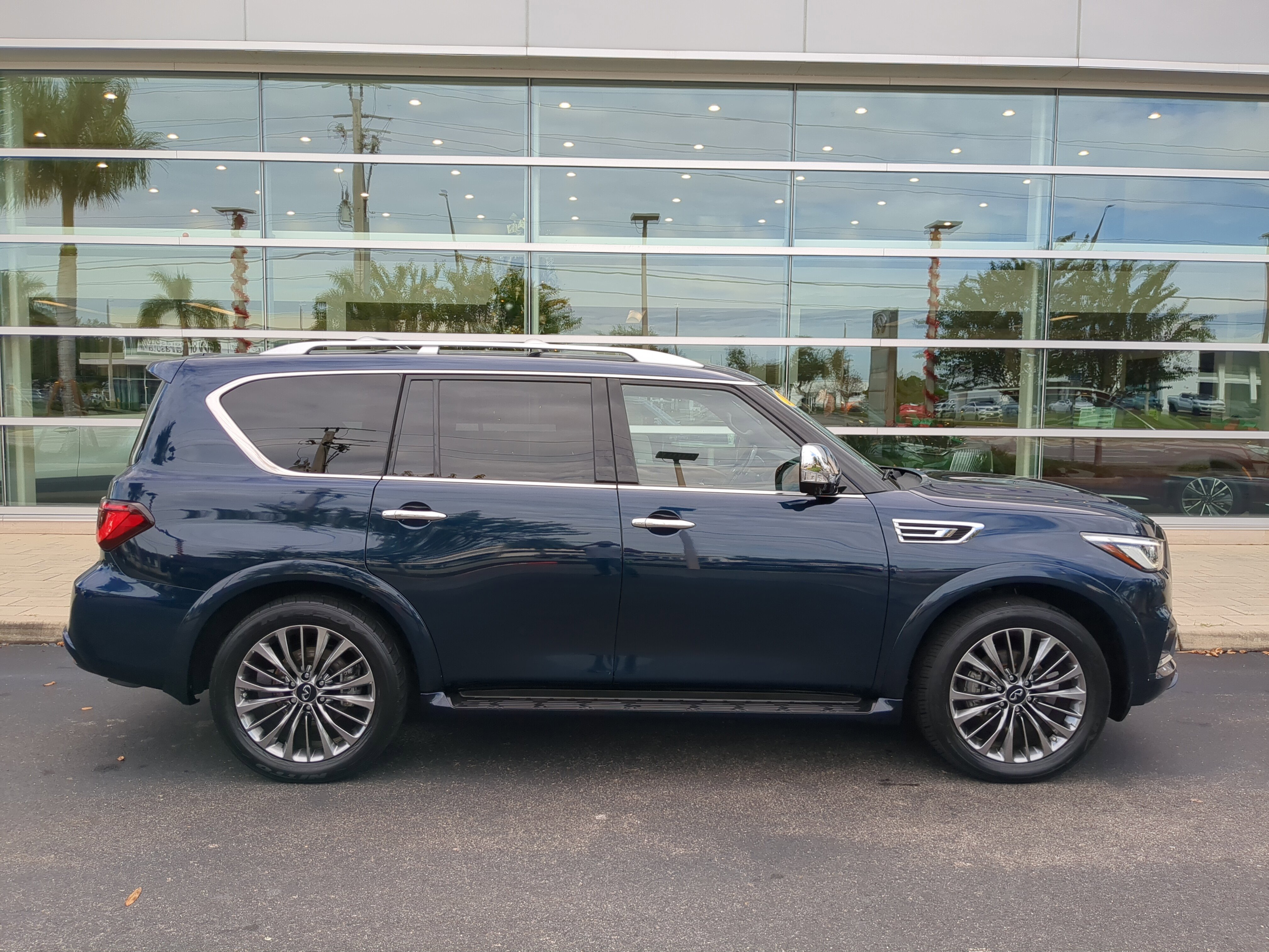 Used 2021 INFINITI QX80 Sensory w/ Cargo Package image 3
