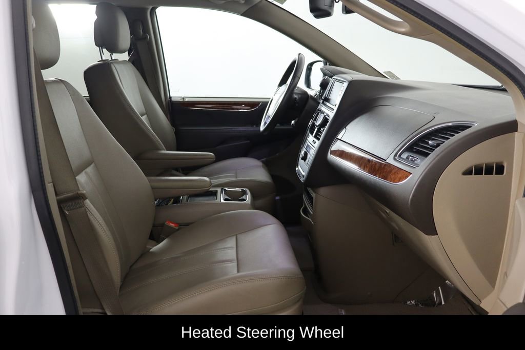 Used 2016 Chrysler Town & Country Touring w/ Driver Convenience Group image 19