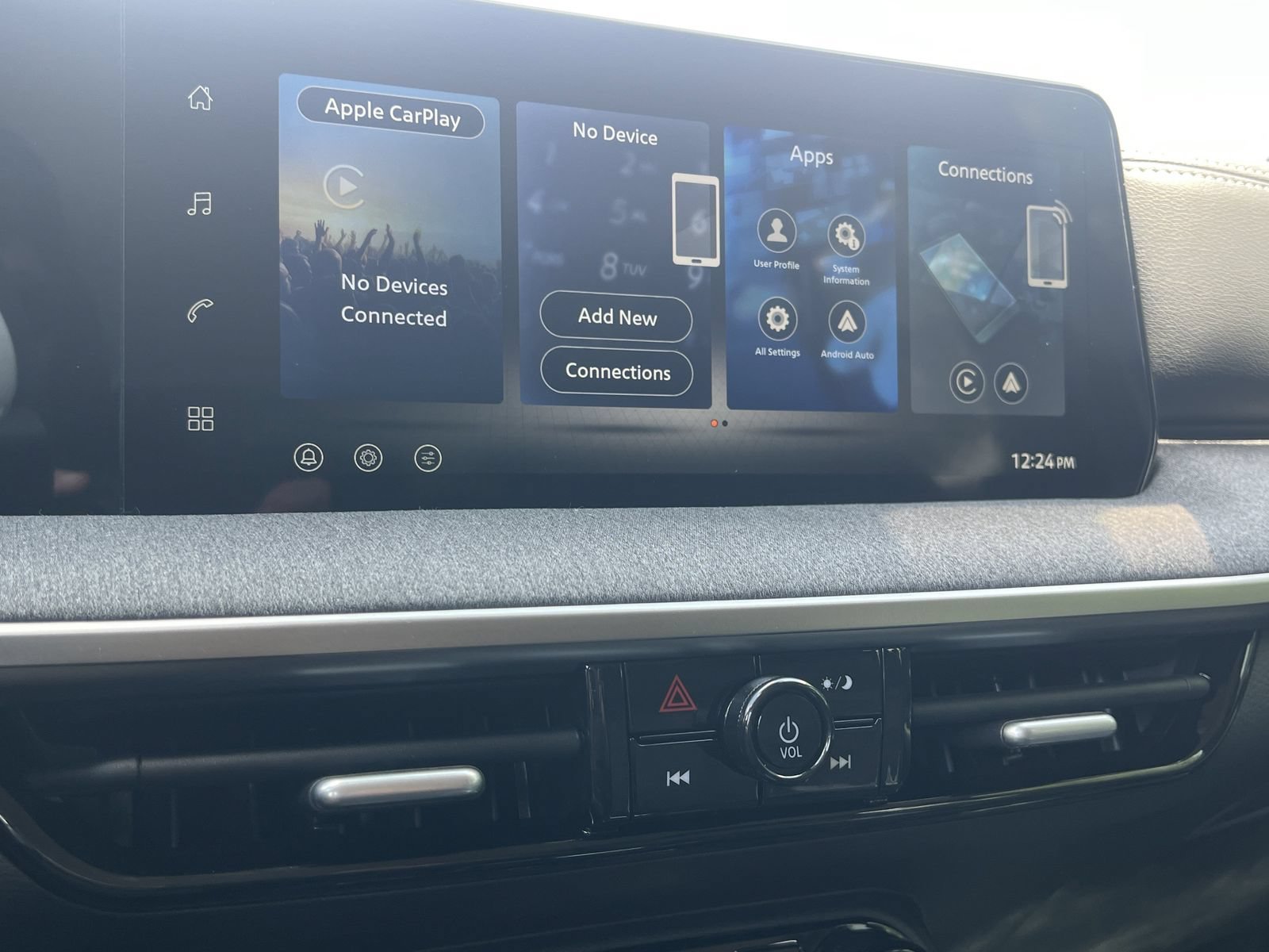 New 2026 Nissan Kicks SV w/ Cold Weather Package FWD image 4