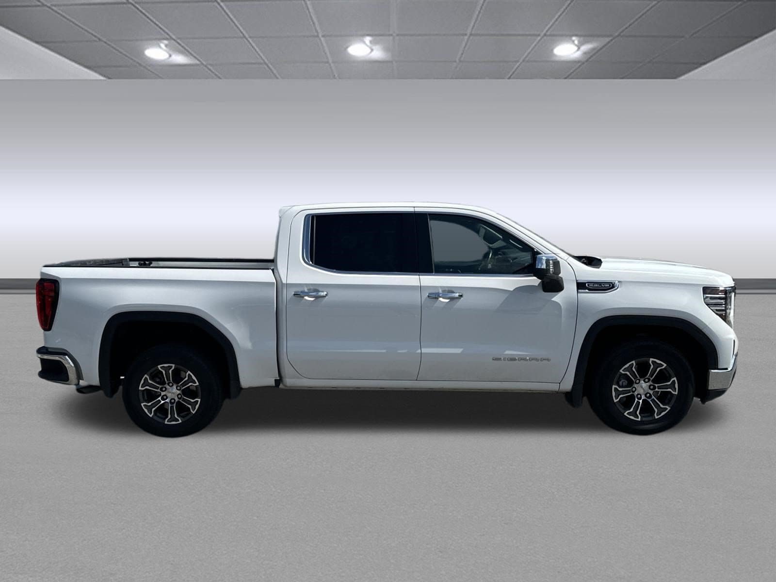 Used 2025 GMC Sierra 1500 SLT RWD image 3