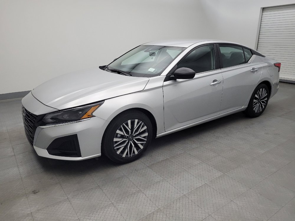 Used 2024 Nissan Altima 2.5 SV image 2