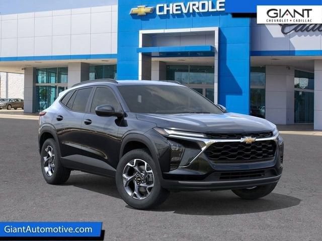 New 2026 Chevrolet Trax LT w/ Driver Confidence Package FWD image 2