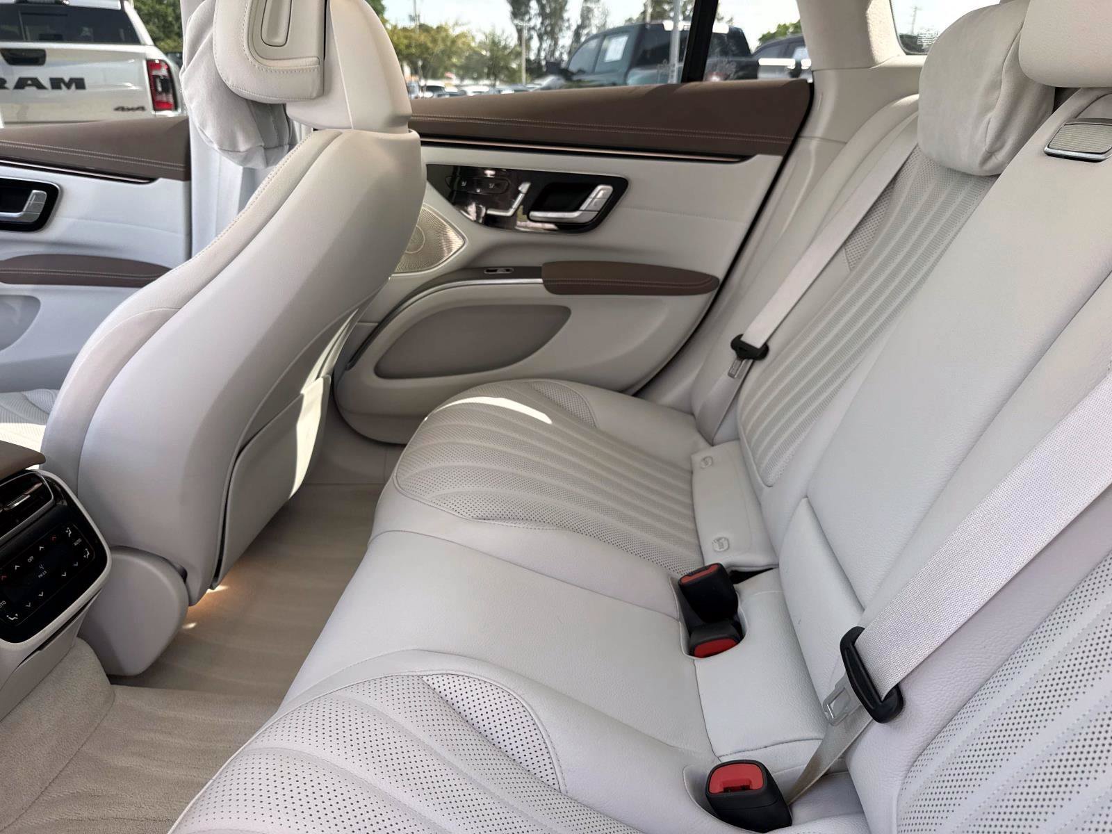 Used 2022 Mercedes-Benz EQS 580 4MATIC Sedan image 13
