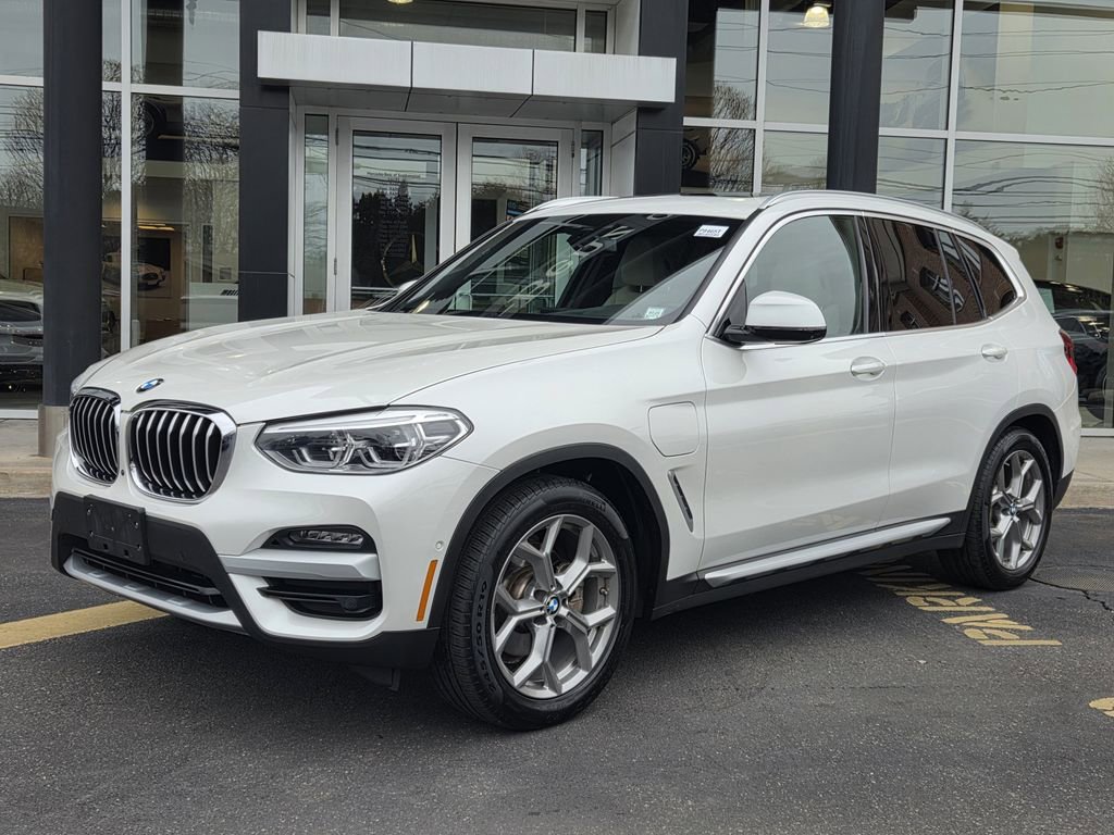 Used 2021 BMW X3 xDrive30e w/ Executive Package image 2