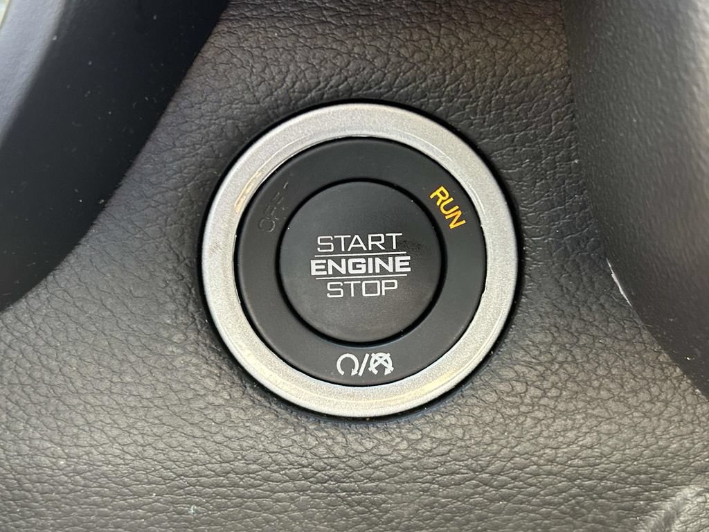 Used 2025 RAM 1500 Laramie AWD/4WD image 30