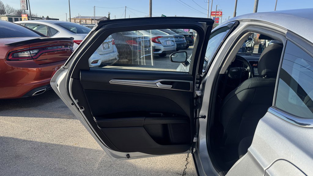 Used 2018 Ford Fusion SE w/ Fusion SE Technology Package image 21