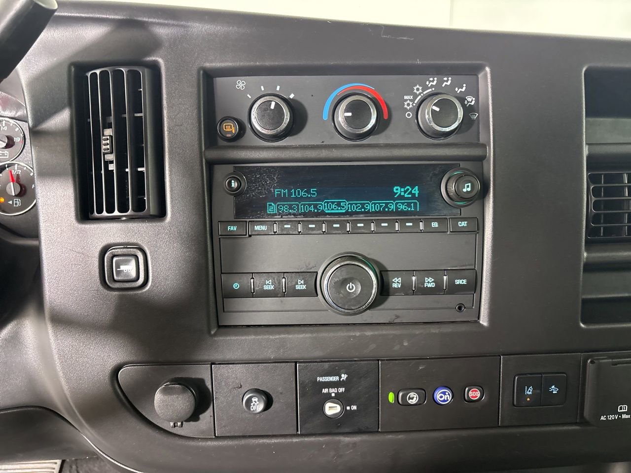 Used 2024 Chevrolet Express 3500 LT w/ LT Preferred Equipment Group RWD image 14