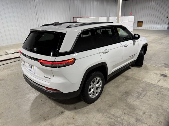 Used 2023 Jeep Grand Cherokee Limited image 40