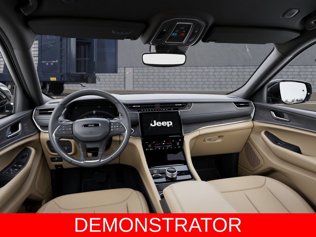 New 2025 Jeep Grand Cherokee Limited w/ Black Appearance Package AWD/4WD image 14
