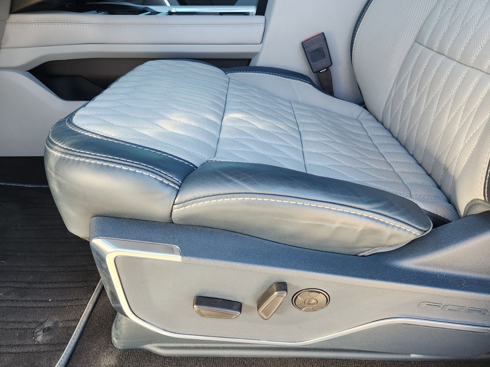 Used 2024 Ford F250 Limited w/ FX4 Off-Road Package image 28