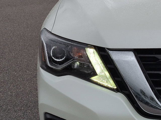 Used 2020 Nissan Pathfinder SL FWD image 11