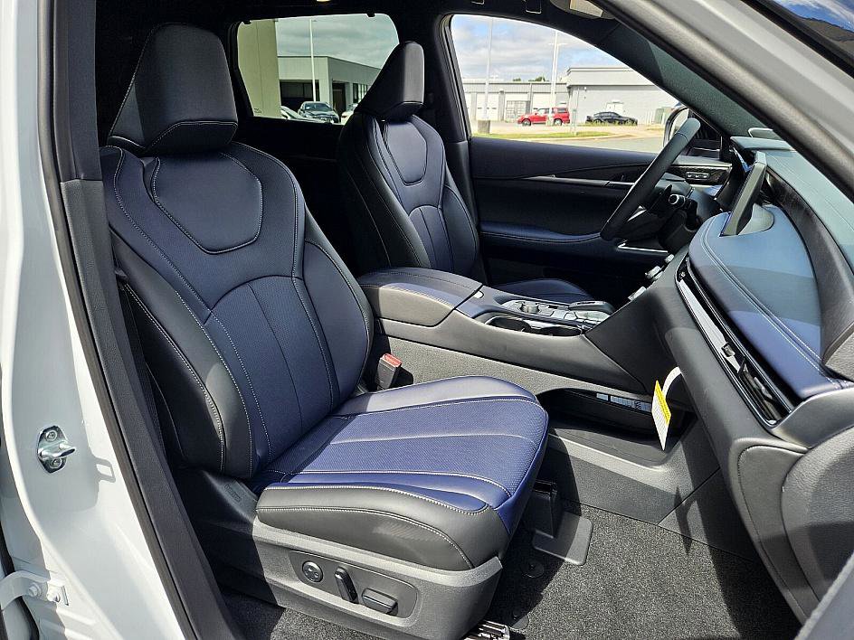 New 2026 INFINITI QX60 Sport w/ Dark Cargo Package image 15